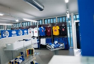 Sportshop mit Trikots