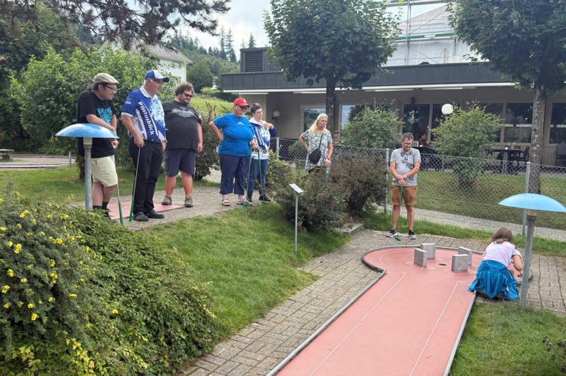 Jubelnde FCL-Fans in Blau
